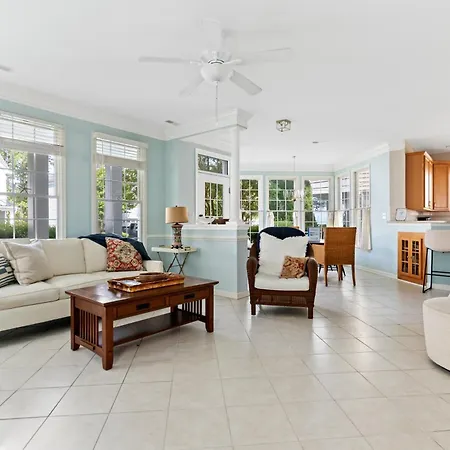 Spacious 4Br Home Pools Bikes Balcony
